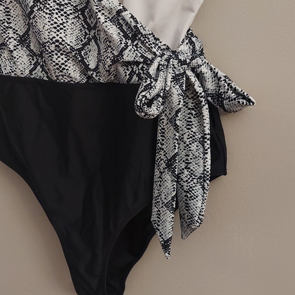 CUPSHE M Summer Seaside Surplice One Piece Snakeskin Pattern Swimsuit M Beachy - Picture 5 of 12